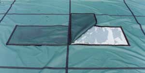 Fine mesh center panel drains water and filters debris - Green